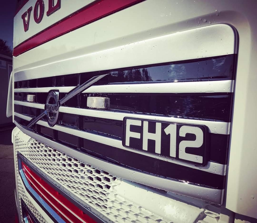 Volvo FH4 Oberer Frontgrill