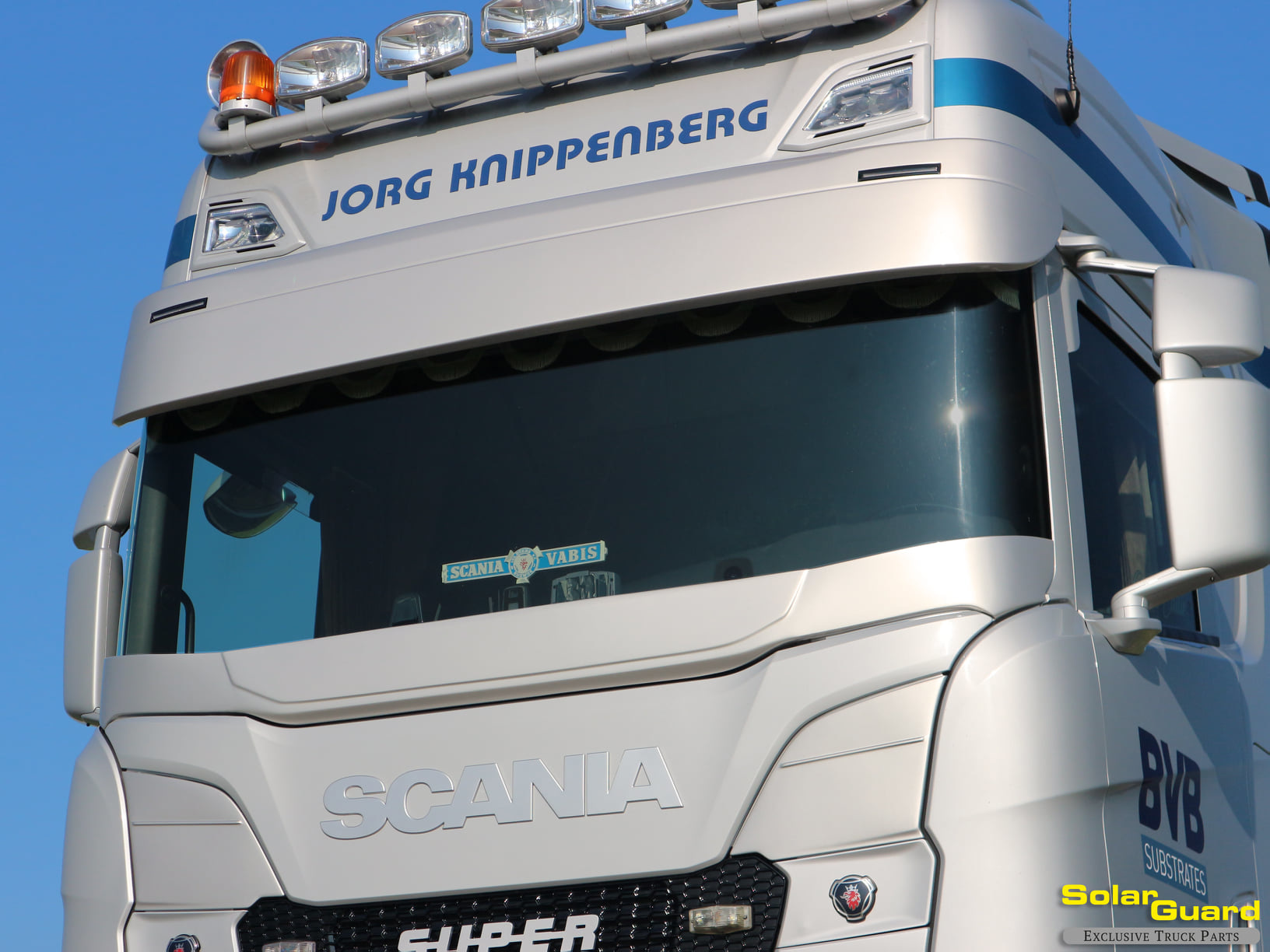 Pare-soleil Scania Next Generation avec éclairage Line fond plat