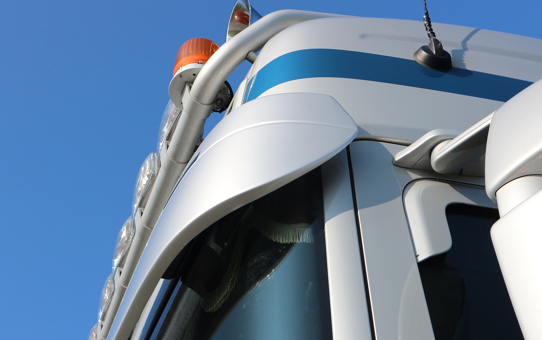 Pare-soleil Scania Next Generation avec éclairage Line fond plat