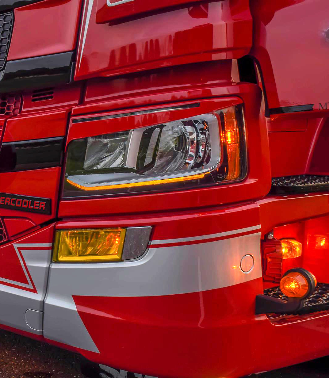 Scania Next Generation Orange DRL-Einheit