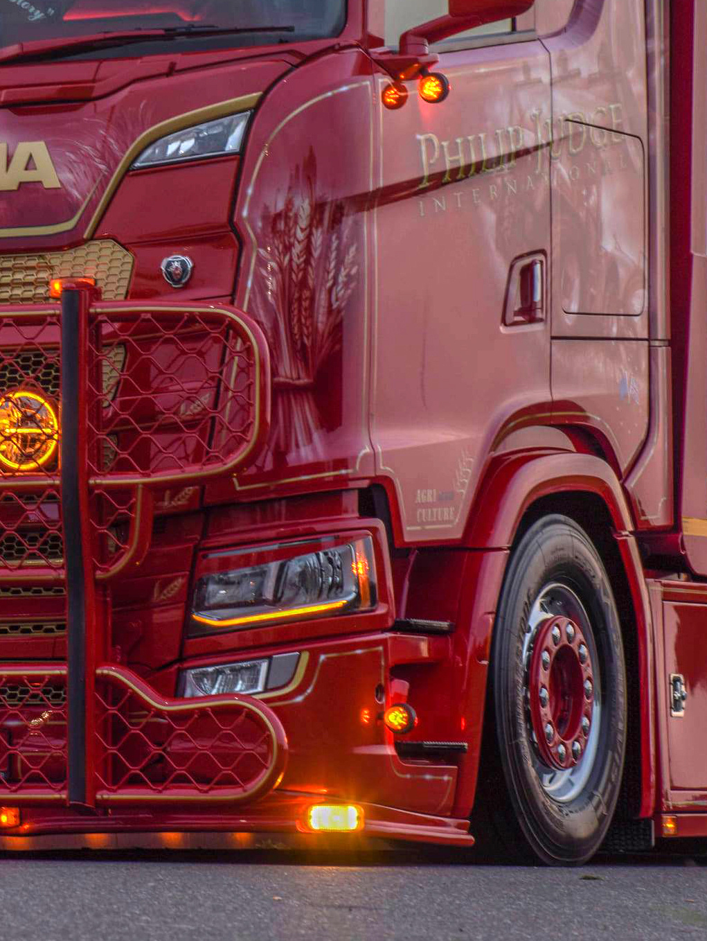 Scania Next Generation Scheinwerfer Spoiler