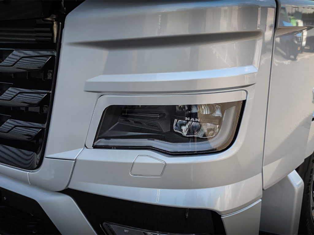 MAN TGX Scheinwerfer Spoiler