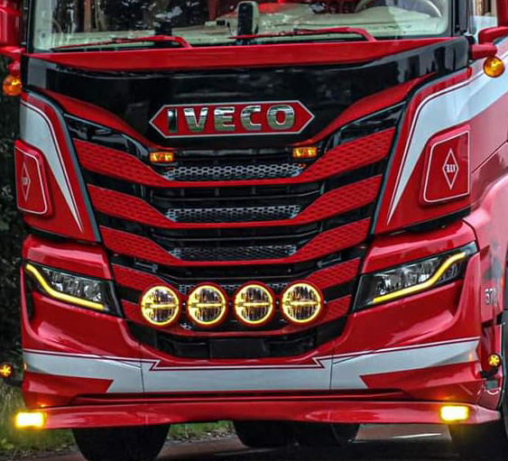 Iveco S-Way Orange DRL
