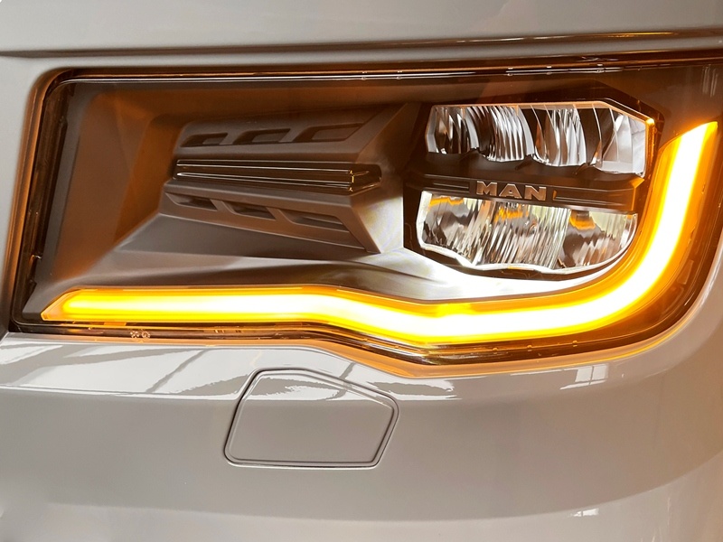 MAN TGX Orange DRL