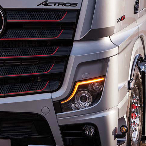 Mercedes-Benz Actros MP5 Orange Tagfahrlicht