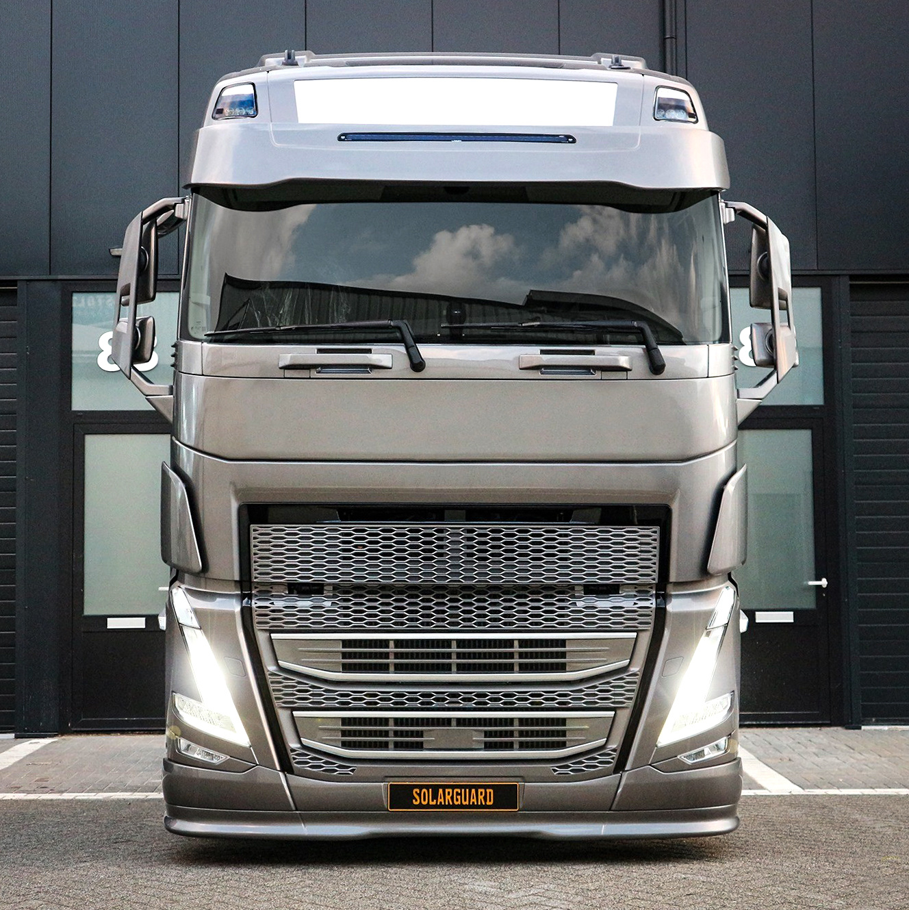 Volvo FH4/4B (5) Front Plate
