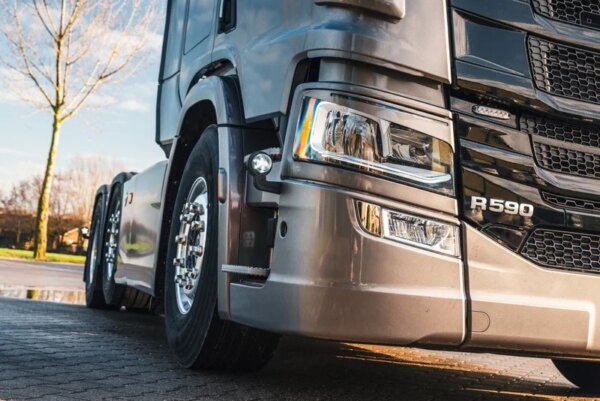 Tralert right | LED pendant lamp | angled stem | clear lens | 12-24v | MB-1012RW