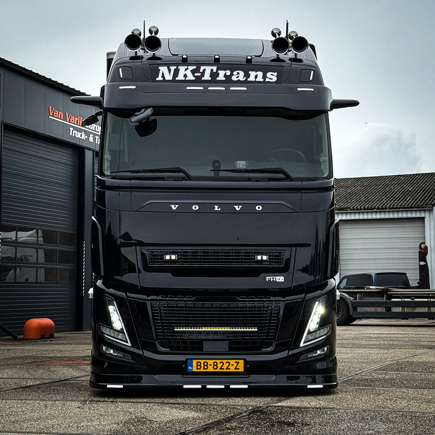 Volvo FH Aero Upper Grille