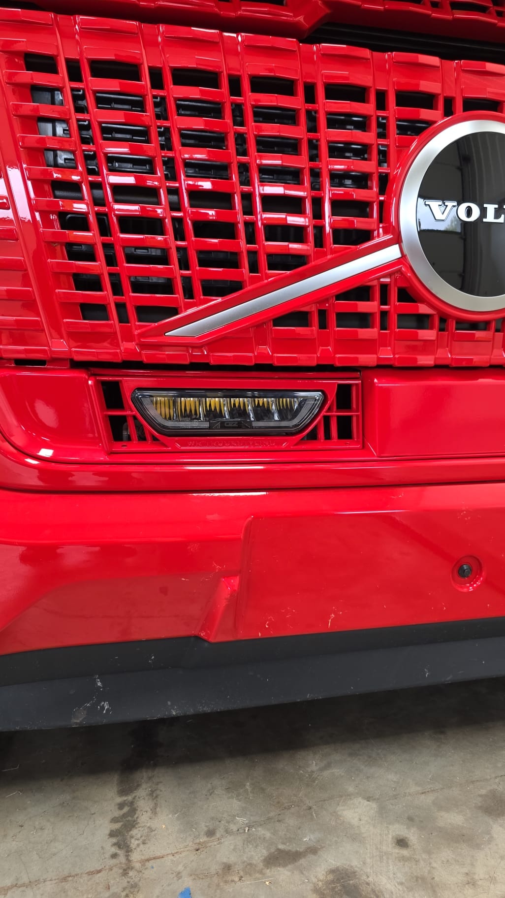 Volvo FH Aero Integration Kit for the Lower Grille