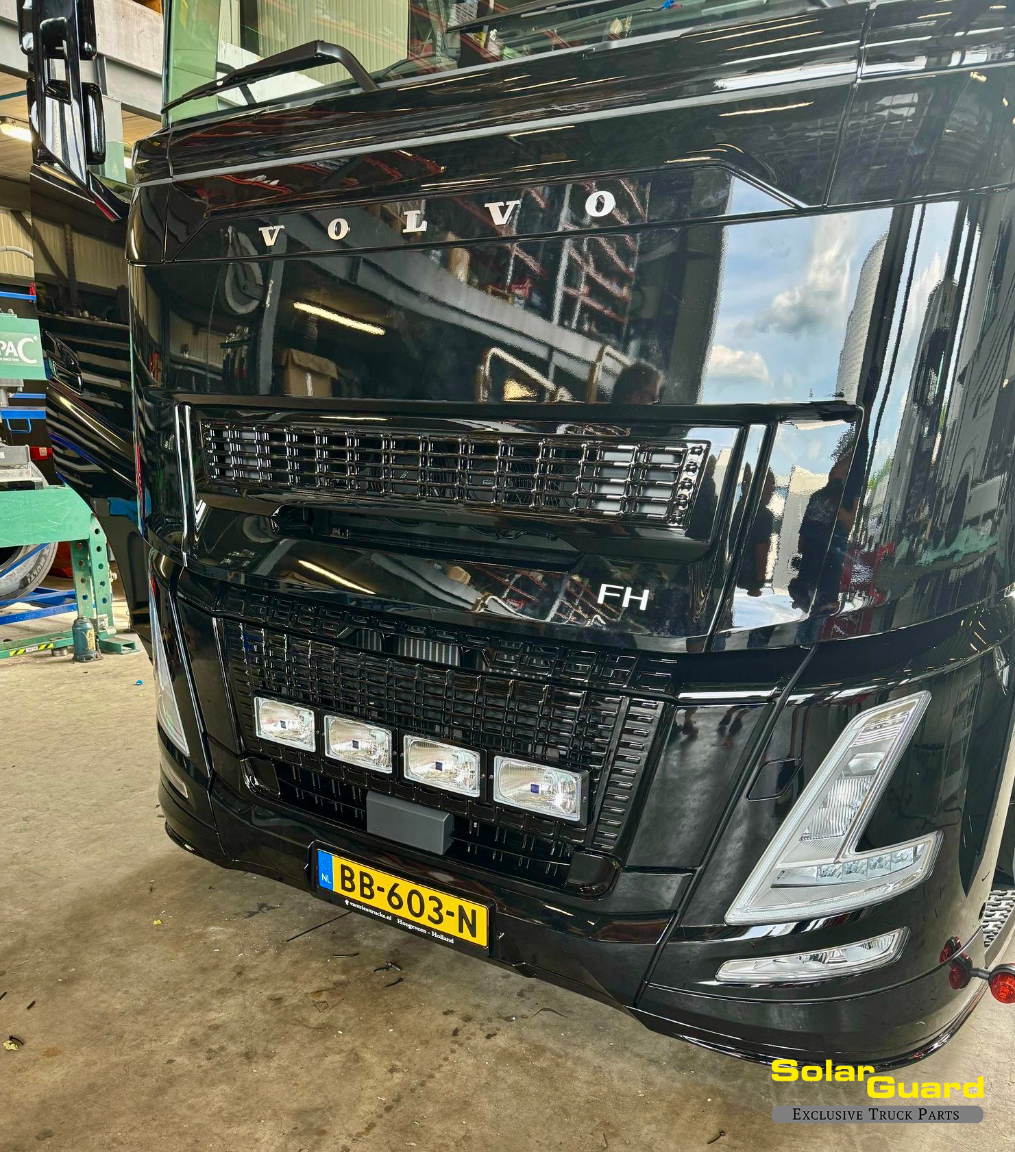 Volvo FH Aero Lower Grille
