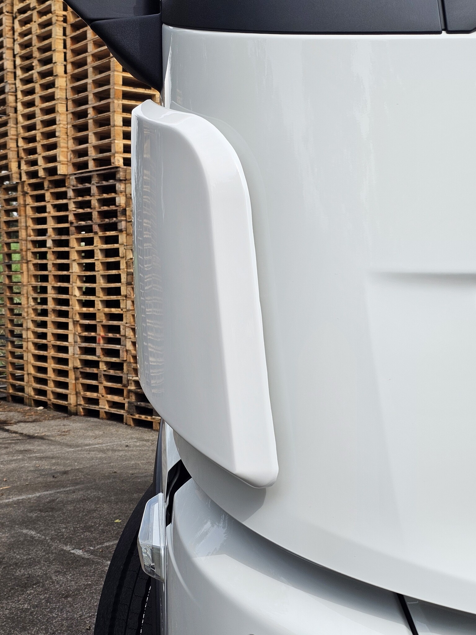 Volvo FH Aero Dirt Deflector