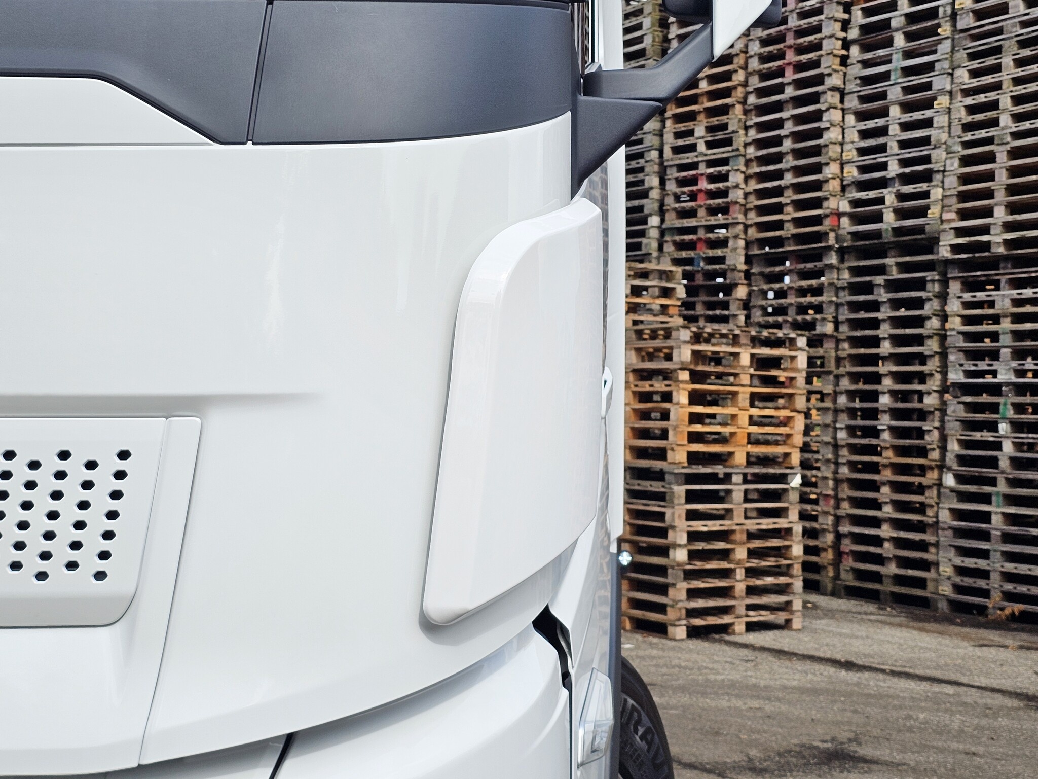 Volvo FH Aero Dirt Deflector