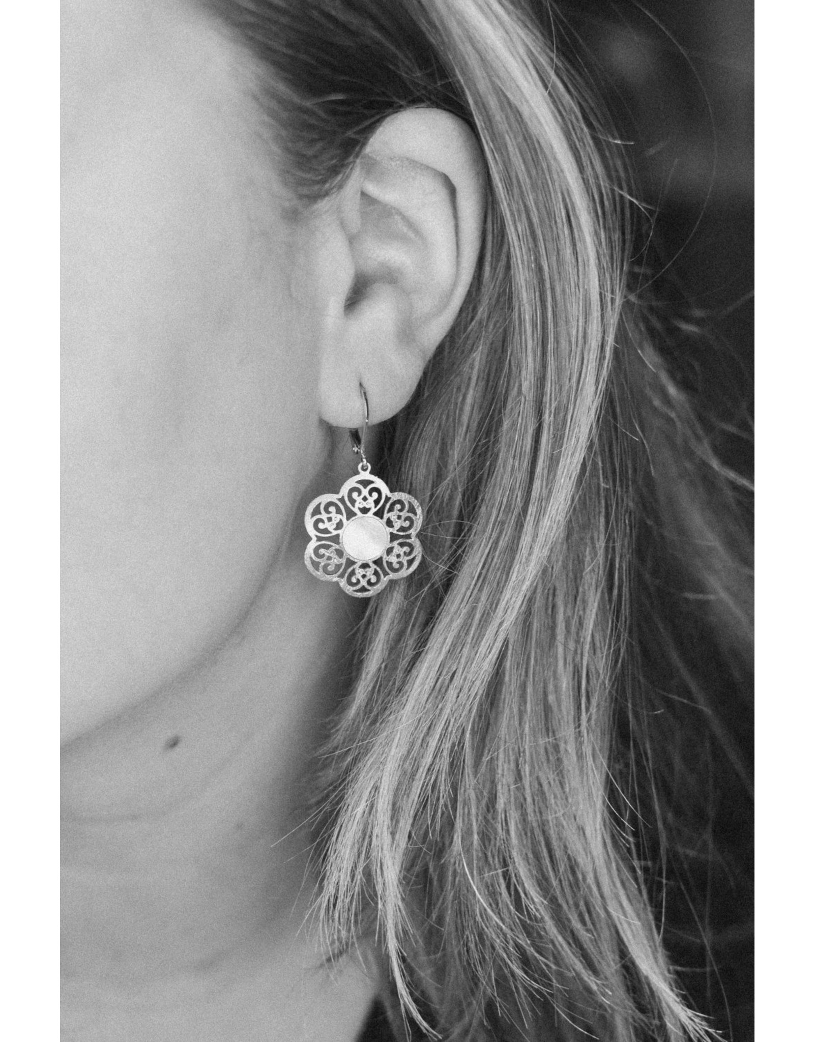 Biba bijouterie Oorbellen sierlijk goud met schelp