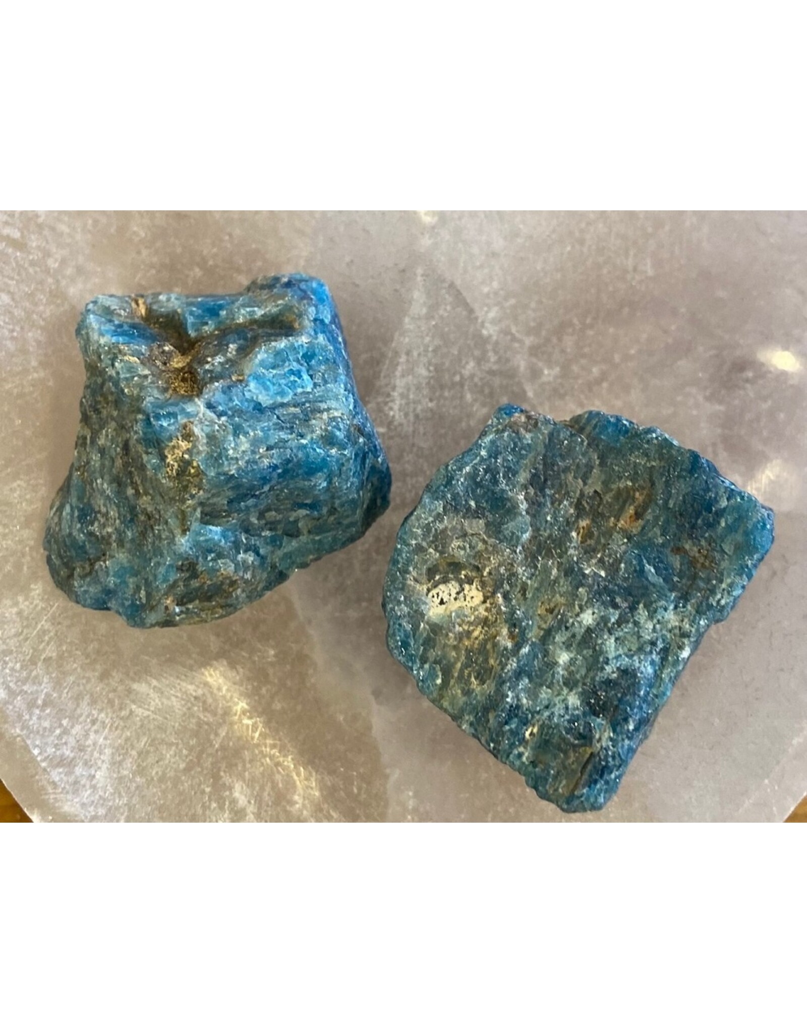 Apatiet ruw blauw edelsteen