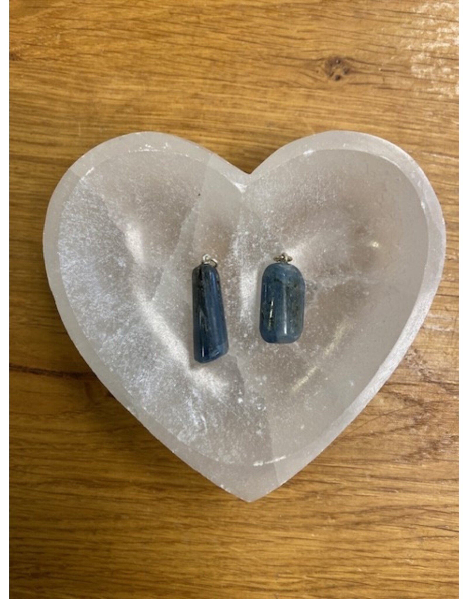 Kyaniet edelsteen hanger