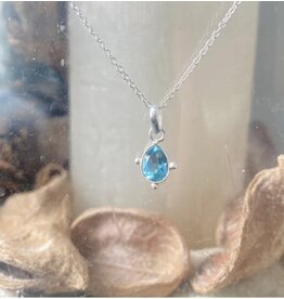 Topaas blauw met ketting zilver