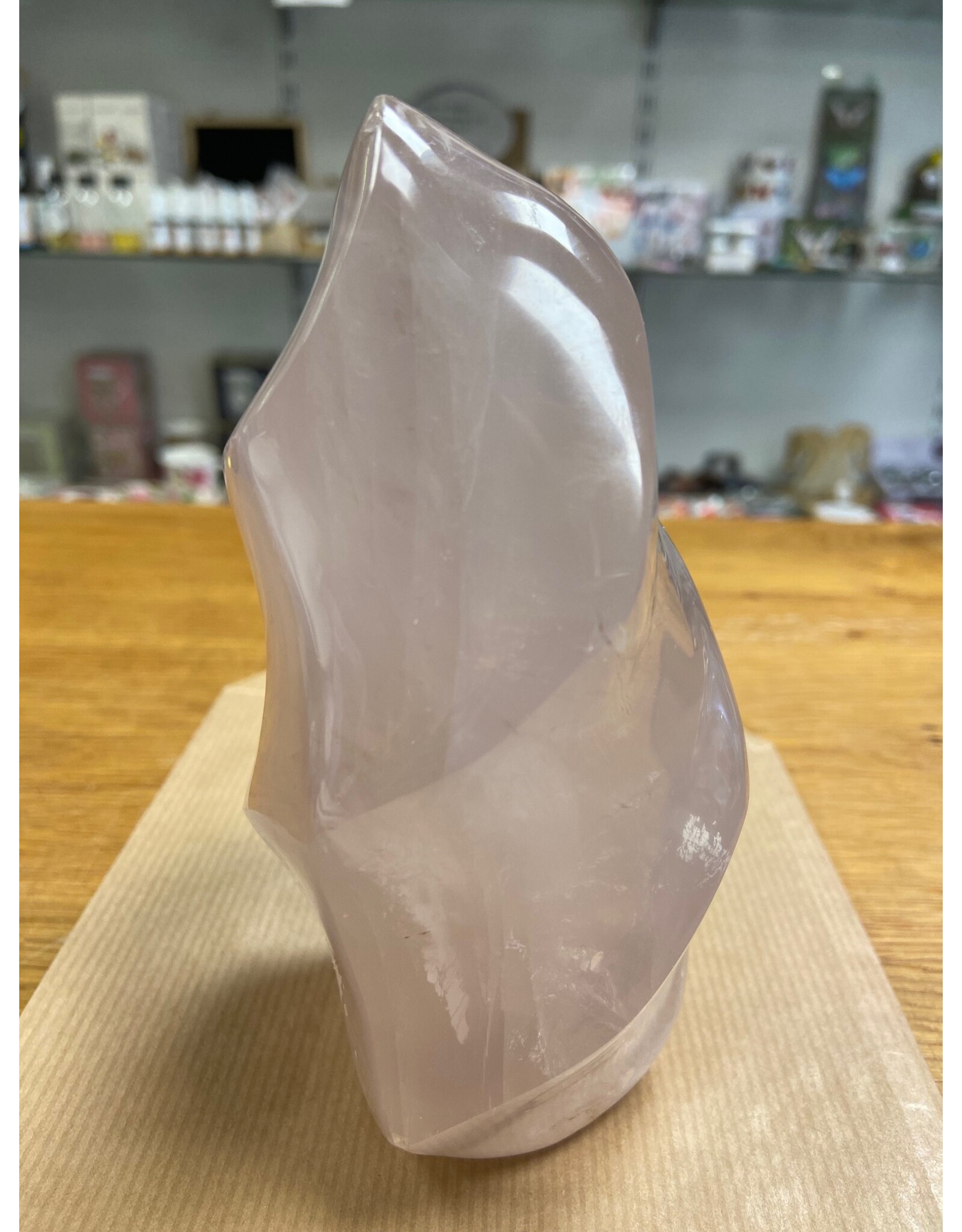 Rozenkwarts vlam edelsteen sculptuur