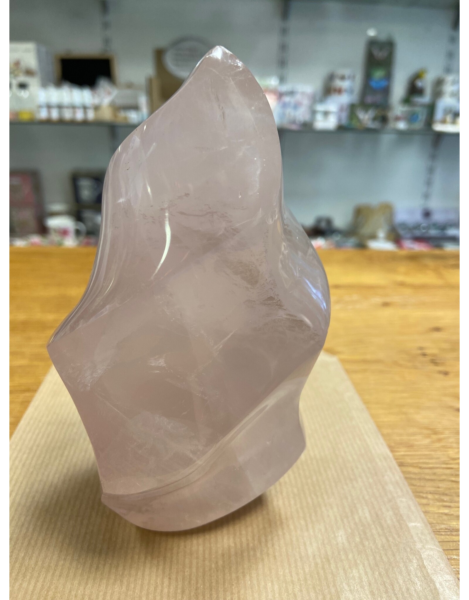 Rozenkwarts vlam edelsteen sculptuur