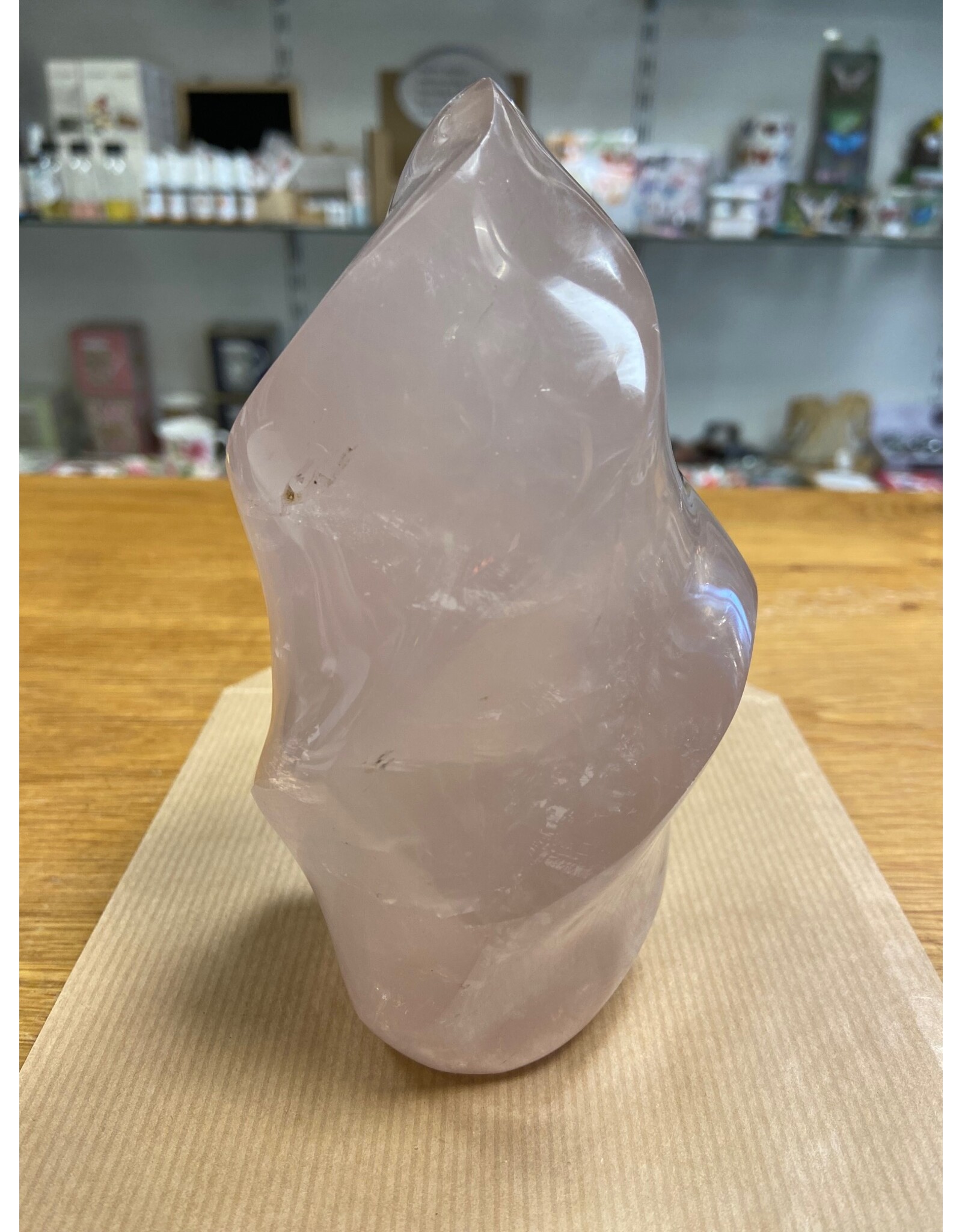 Rozenkwarts vlam edelsteen sculptuur