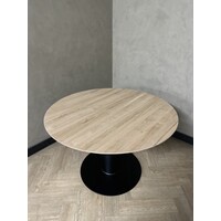 Ronde eettafel van eikenhout met middenpoot