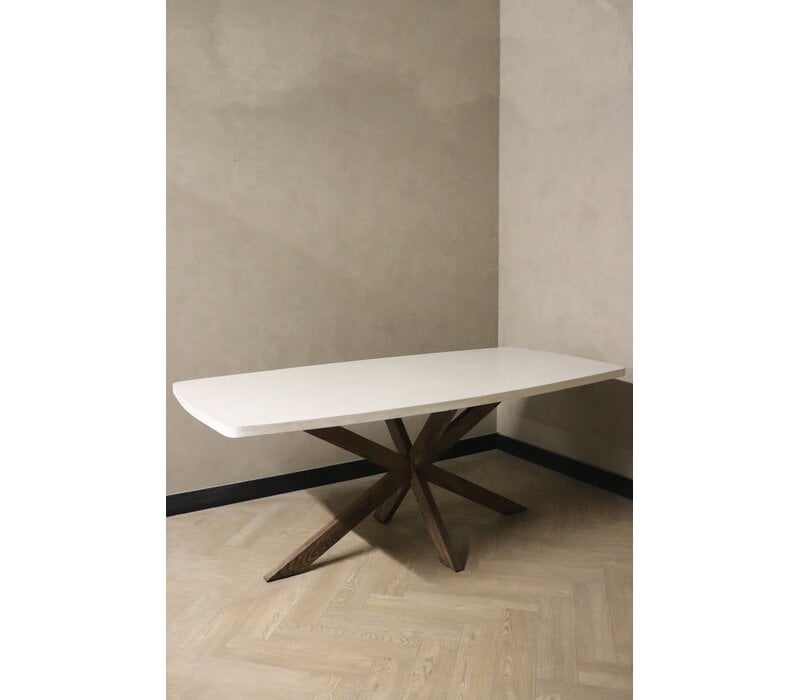 Deens ovale eettafel Betonlook met  eiken spinpoot