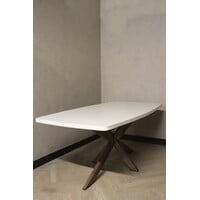 Deens ovale eettafel Betonlook met  eiken spinpoot