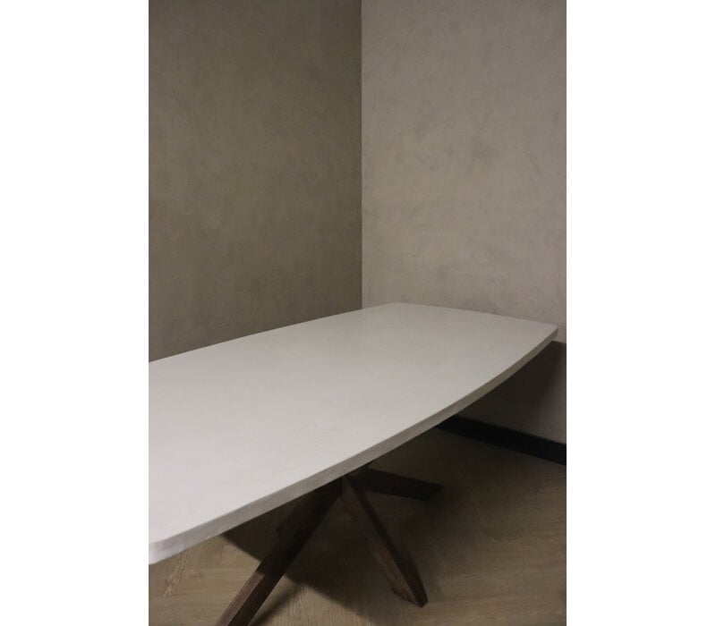 Deens ovale eettafel Betonlook met  eiken spinpoot
