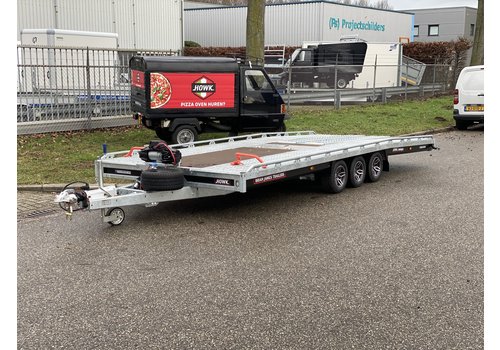 Brian James Trailers Brian James T-transporter 550x224cm 10" met rijplaten