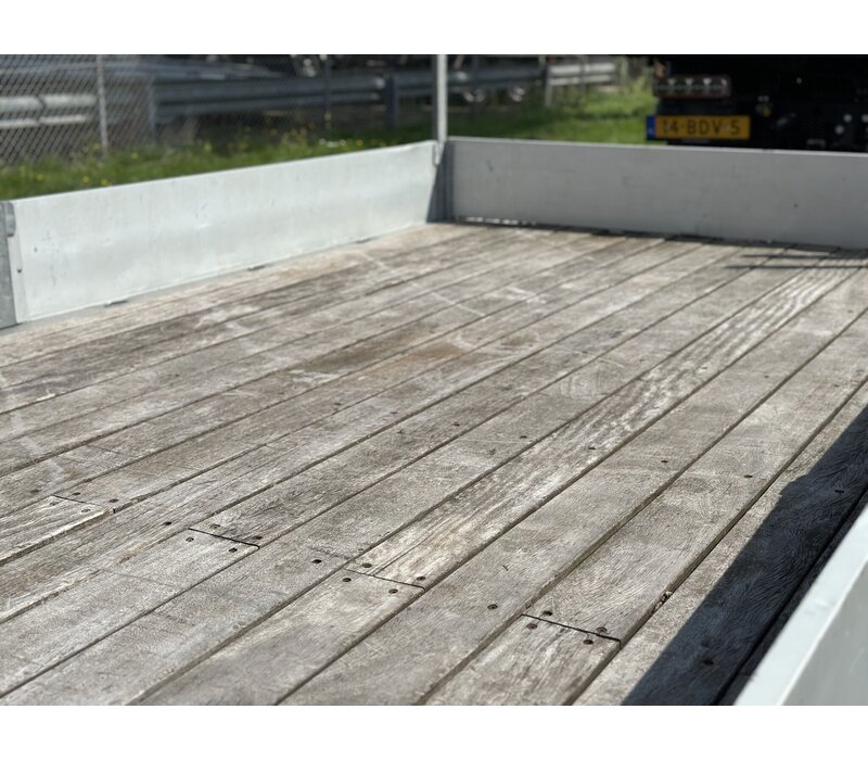 Schamelwagen met kraan en glasbok