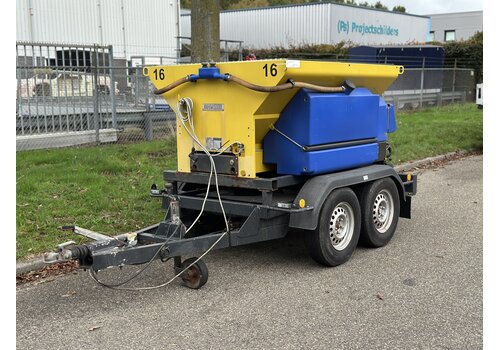 Nido Gebruikte Nido Zoutstrooier aanhangwagen