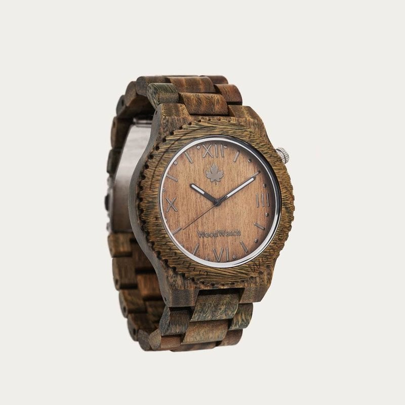 L'istinto e il desiderio di una nuova avventura. Queste sono le idee che hanno dato vita alla Collezione ORIGINAL. Orologi in legno intagliati a mano che celebrano l'aspetto genuino della natura, grande bellezza del nostro mondo. Ogni modello è un'afferma