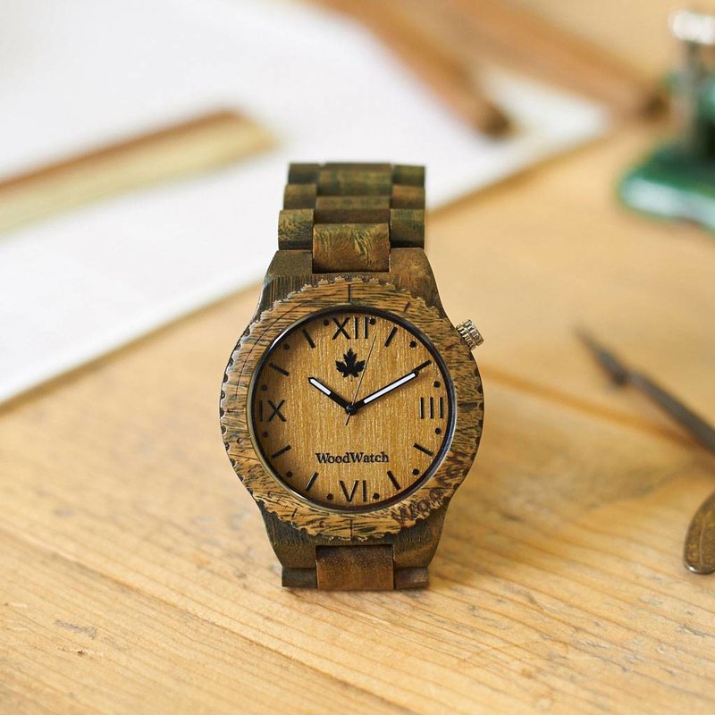 Ese primer instinto y deseo por una nueva aventura. Esa fue la idea que trajo la Colección ORIGINAL a la vida. Relojes de madera tallados a mano que celebran los aspectos puros de la naturaleza, los cuales proveen al mundo con belleza. Cada modelo es un m