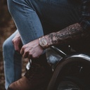 Die Uhren der CORE Kollektion werden von Hand aus hochwertigem Naturholz gefertigt und sind der ideale Begleiter für dich. Egal, ob du das coole Holzdesign einfach nur bewundern willst oder einen Begleiter für deine Abenteuer suchst, mit dieser Uhr liegst