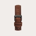 Le bracelet Pecan est fait de cuir véritable et d'un fermoir boucle métallique et est naturellement teint avec une teinte marron clair. Le Bracelet Pecan 18mm convient au montre de la Collection MINIMAL 40mm.