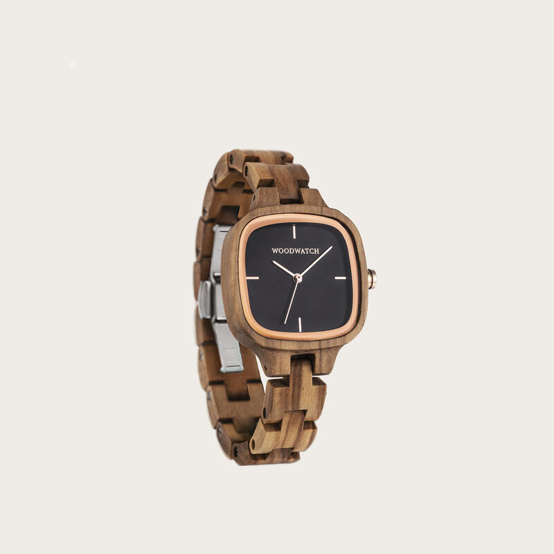 Une icône de la mode intemporelle. Le CITY Icon est doté d'un boîtier carré avec un cadran noir et des détails en or rose. Le bracelet de la montre est en bois de bois d'olivier naturel travaillé à la main avec finesse. Notre tout dernier design.