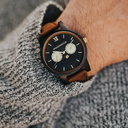 The CLASSIC Collection rethinks the aesthetic of a WoodWatch in a sophisticated way. The slim cases give a classy impression while featuring a unique a moonphase movement and two extra subdials featuring a week and month display. The CLASSIC Rogue Pecan i