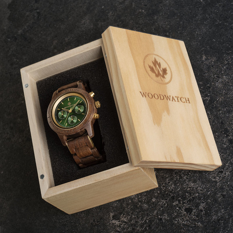 The CHRONUS Collection features a classic SEIKO VD54 chronograph movement, scratch resistant sapphire coated glass and stainless steel enforced strap links. The CHRONUS Emerald Gold is made of American walnut wood and has a green dial with golden details.