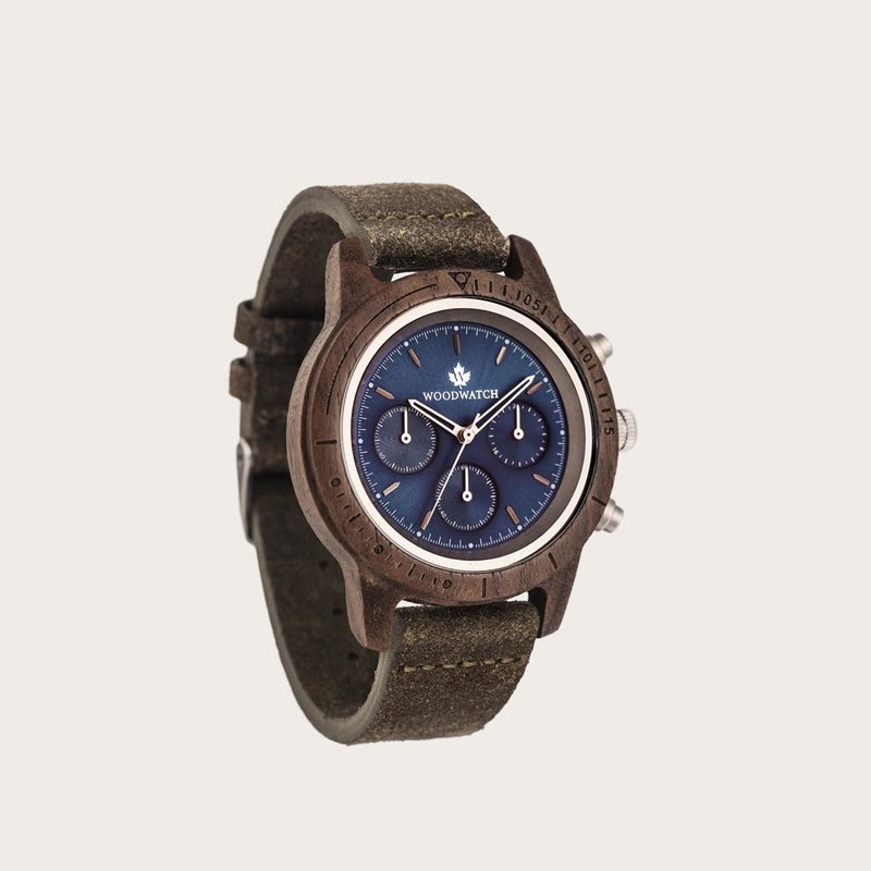 The Khaki Band is made of genuine leather and a metal buckle clasp and is naturally dyed with a beige hue. The Khaki Band 20mm fits the 40mm MINIMAL Collection and CHRONUS Collection.