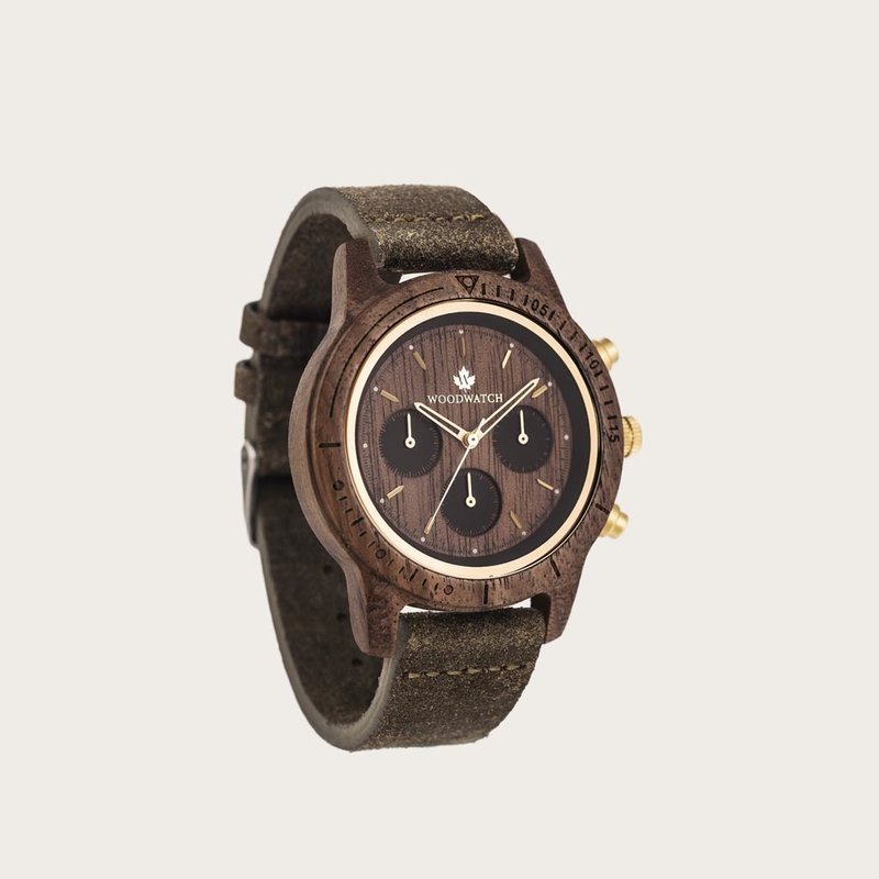 Das Pecan-Uhrenarmband ist ein natürlich hellbraun gefärbtes Echtlederband mit Metallveschluss. Das 18mm große Pecan-Uhrenarmband passt in die 40mm MINIMAL Kollektion and CHRONUS Kollektion.