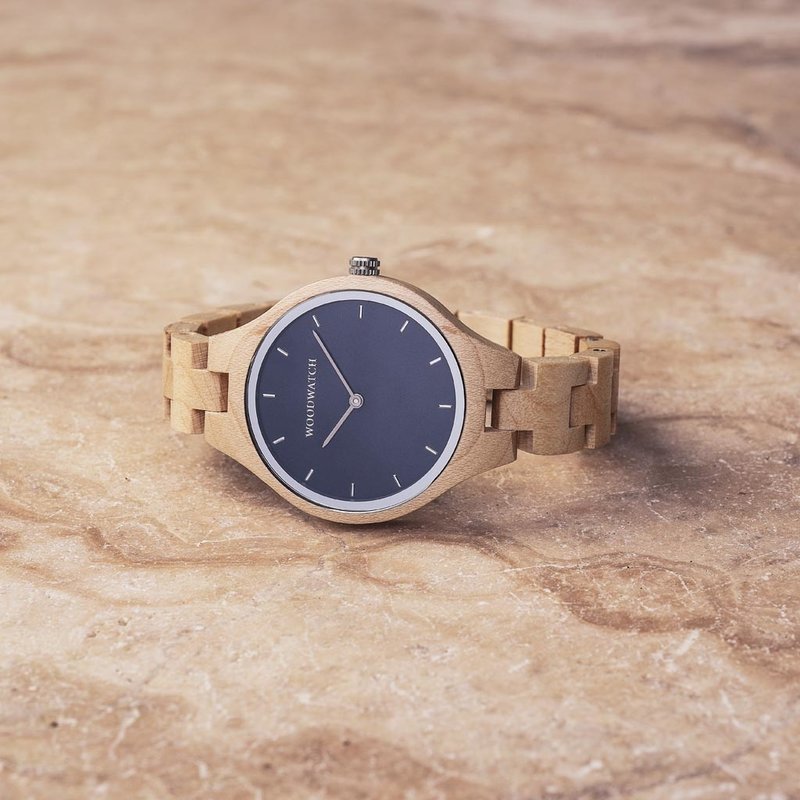 The AURORA Collection breaths the fresh air of Scandinavian nature and the astonishing views of the sky. This light weighing watch is made of Canadian Maplewood, accompanied by a blue stainless-steel dial with silver details.<br />
The watch is available with