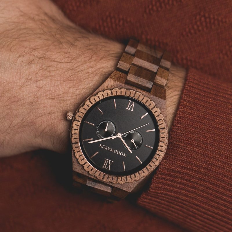 This premium designed watch combines natural wood type with a luxurious stainless steel dial and backplate. At the heart of the timepiece is a multi-function movement with two subdials featuring a week and month display. The GRAND Dark Orion is made of Ac