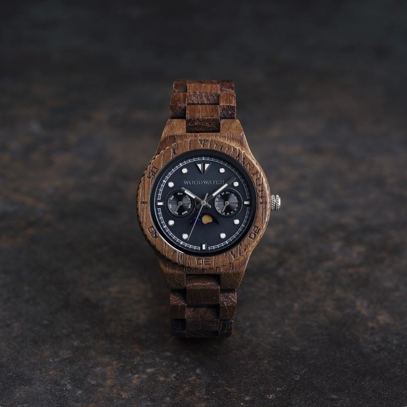 The ODYSSEY Collection is fully designed for the 7th anniversary of WoodWatch. The collection accommodates a 40mm diameter watch case with our characteristic moonphase movement. We incorporated phosphorescent materials in a WoodWatch for the first time ev