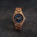 ODYSSEY-kollektionen är helt designad för 7-årsjubileum för WoodWatch. Kollektionen har en 40mm diameter stor boett med vår karakteristiska månfasrörelse. Vi har för första gången någonsin integrerat fosforescerande material i en WoodWatch, vilket lyser u