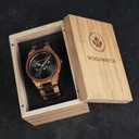 Este reloj con diseño premium combina nuevos tipos de madera únicos tallados a mano con lujosas esferas y tapa de acero inoxidable. El reloj lleva en su centro un completo nuevo movimiento multi-función que incluye dos esferas extra que indican la semana