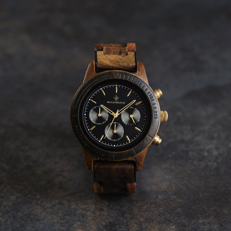 The CHRONUS Cosmic Night features a classic SEIKO VD54 chronograph movement, scratch resistant sapphire coated glass and stainless steel enforced strap links. The watch is made of black sandalwood and has a black dial with golden details. Handcrafted to p