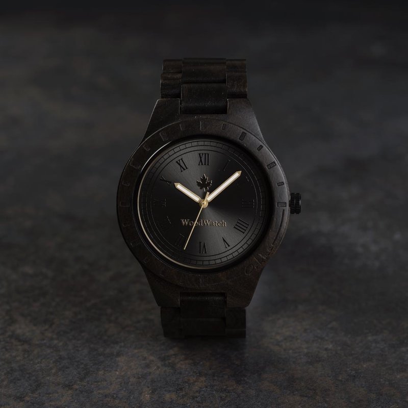 L'instinct primal et l’appel d’une nouvelle aventure. Cette idée est à l'essence même de la Collection ORIGINAL. Ces montres en bois, faites à la main, célèbrent l'aspect brut de la nature qui donne au monde sa beauté. Chaque modèle est une déclaration de