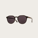 La paire de lunettes le REVELER Forever Havanas Black poséde des formes géometriques, un cadre en écaille de tortue marron foncé avec les verres noirs. Fabriquée à partir de bois durable et du bioacétate Mazzuchelli Italien avec des branches et écaille de