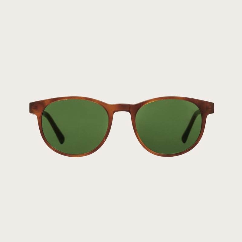 "La paire de lunettes l’ELLIPSE Classic Havanas Camo poséde un cadre rond en écaille jaune foncé avec des verres en camouflage vert. Fabriquée à partir de bois durable et du bioacétate Mazzuchelli Italien avec des branches et écaille de tortue en ébène et