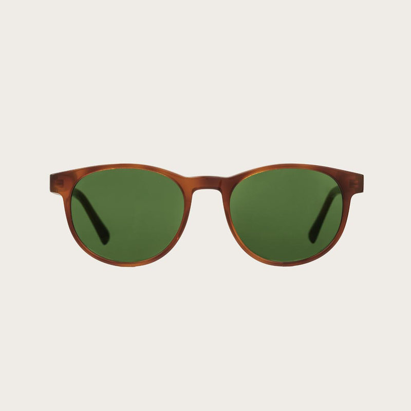 The ELLIPSE Classic Havanas Camo features a characteristic rounded dark yellow tortoise frame with green camo lenses. Composed of durable Italian Mazzucchelli bio-acetate with hand-finished natural ebony temples and tortoise acetate tips. Bio-acetate is m