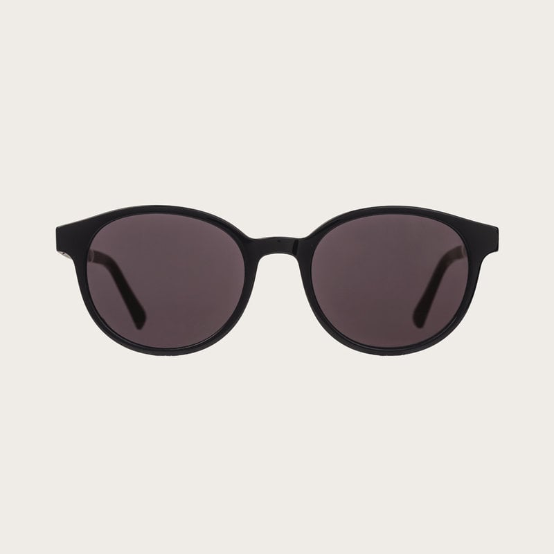 "La paire de lunettes le SOHO All Black poséde un cadre ovale avec des verres en noir. Fabriquée à partir de bois durable et du bioacétate Mazzuchelli Italien avec des branches et écaille de tortue en bois de rose et des manchons en acétate noir. L’acétat